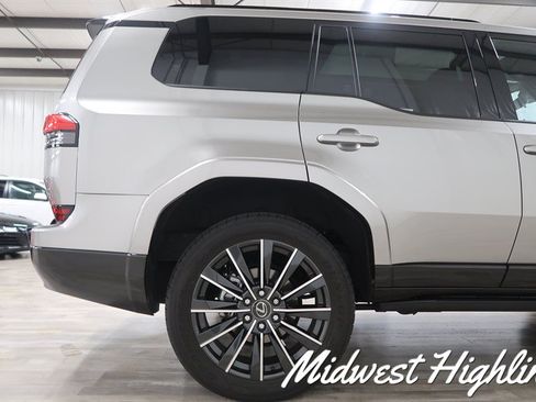 Used 2024 Lexus GX 550 w/ Accessory Package (2T) AWD/4WD image 19