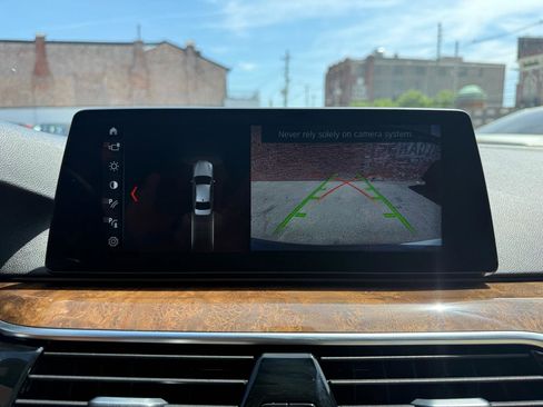 Used 2018 BMW 530i xDrive w/ Premium Package image 12