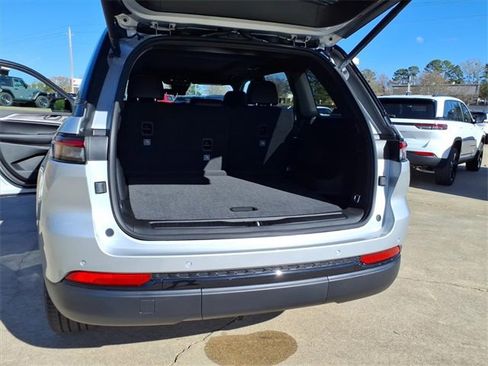 New 2025 Jeep Grand Cherokee Limited image 19