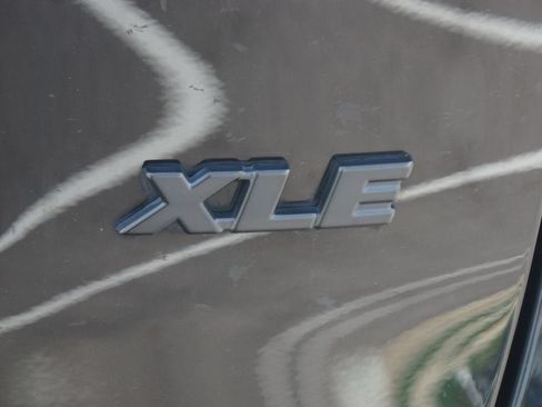 Used 2022 Toyota RAV4 XLE Premium FWD image 18