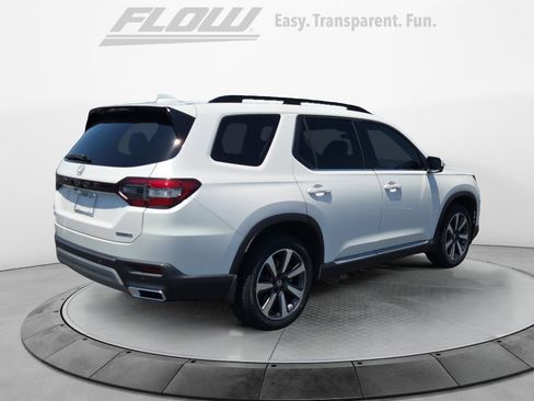 Certified 2025 Honda Pilot Touring image 7