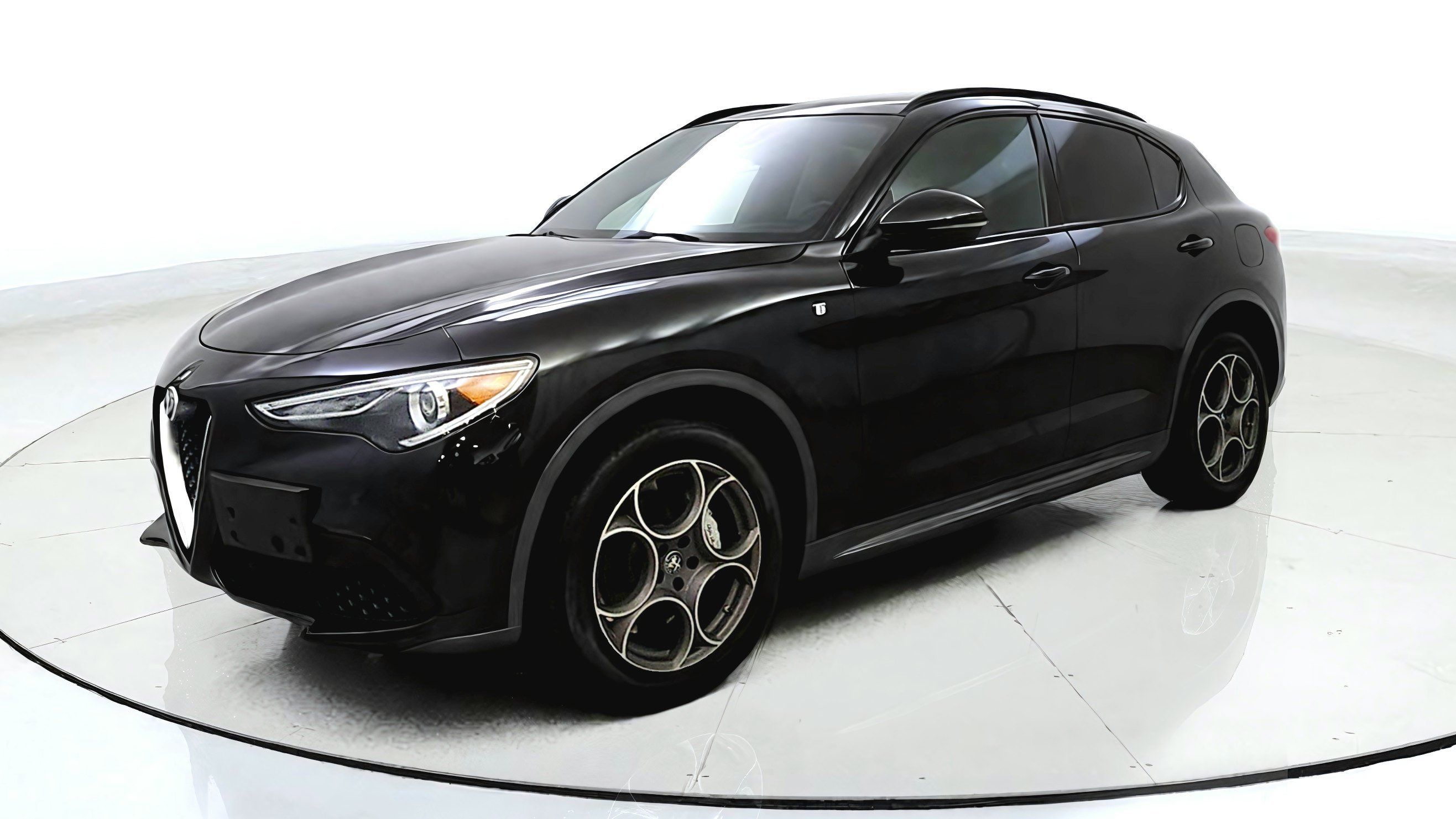 Used 2023 Alfa Romeo Stelvio Ti AWD/4WD image 3