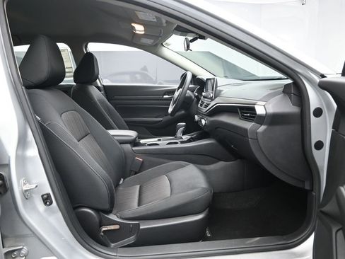 Used 2024 Nissan Altima 2.5 SV FWD image 26