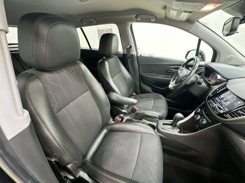 Used 2020 Chevrolet Trax LT w/ LT Convenience Package FWD image 25