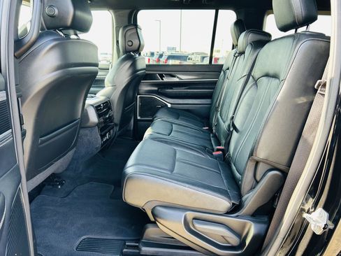 Used 2023 Jeep Wagoneer Series II AWD/4WD image 27