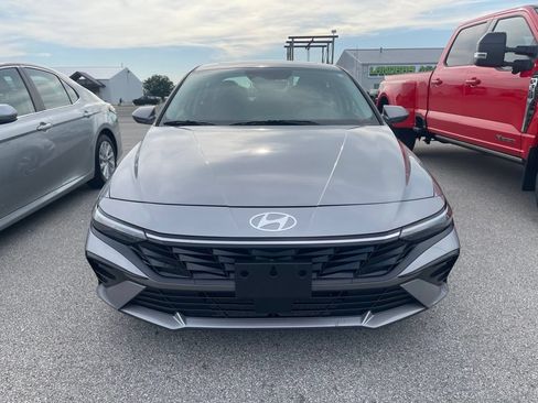 Used 2025 Hyundai Elantra SEL FWD image 3