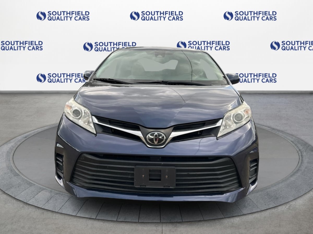 Used 2020 Toyota Sienna LE w/ LE Preferred Package FWD image 9