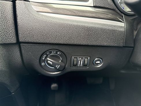 Used 2021 Chrysler 300 Touring L image 39