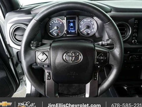 Used 2022 Toyota Tacoma TRD Sport w/ Technology Package AWD/4WD image 8
