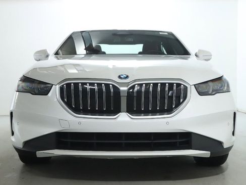 Used 2025 BMW i5 xDrive40 w/ Premium Package image 6