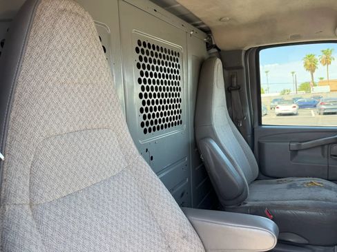 Used 2017 Chevrolet Express 2500 RWD image 24