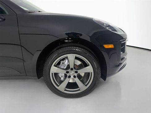 Used 2025 Porsche Macan AWD/4WD image 9