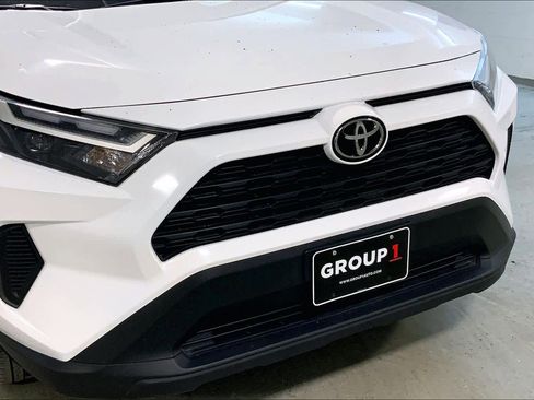 Used 2025 Toyota RAV4 XLE image 32