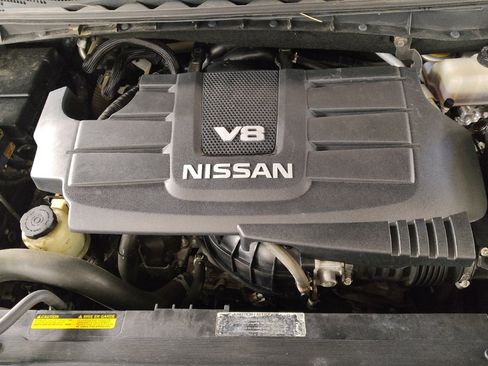 Used 2017 Nissan Titan SV image 30