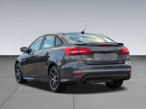 Used 2015 Ford Focus SE w/ SE Ecoboost Package image 4