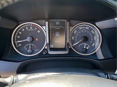 Used 2021 Toyota Tacoma SR5 AWD/4WD image 19