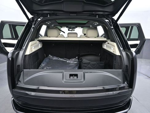 New 2026 Land Rover Range Rover SE image 16
