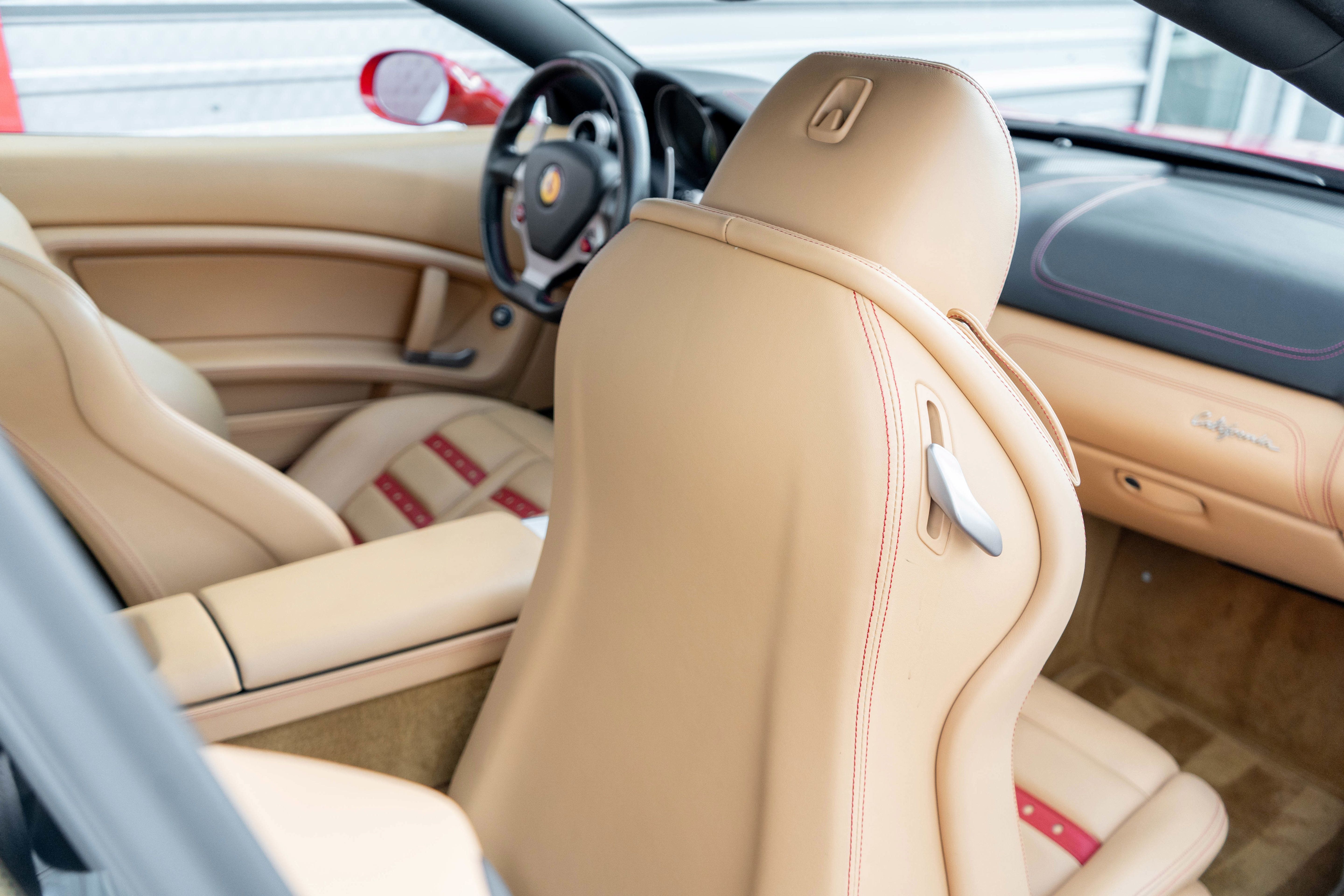 Used 2010 Ferrari California RWD image 29
