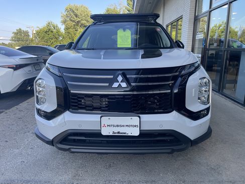 New 2026 Mitsubishi Outlander AWD image 3