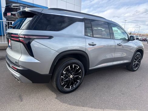 Used 2025 Chevrolet Traverse LT w/ Sun and Wheel Package image 5