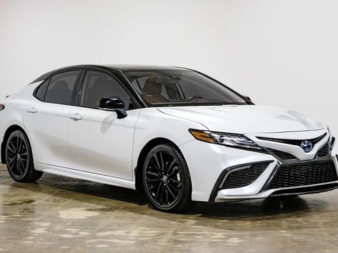 Used 2022 Toyota Camry XSE image 7