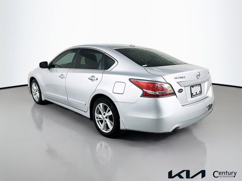 Used 2015 Nissan Altima 2.5 SV w/ Convenience Package FWD image 7