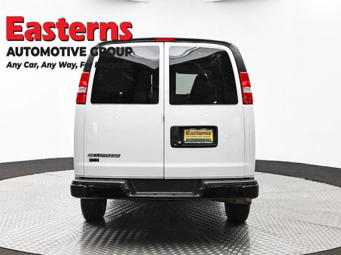 Used 2021 Chevrolet Express 3500 w/ Driver Convenience Package RWD image 6