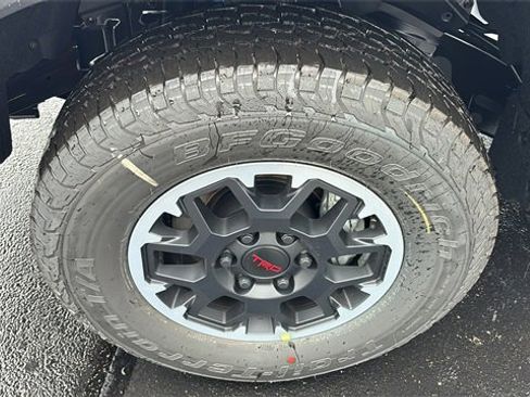New 2025 Toyota Tacoma TRD Off-Road image 33