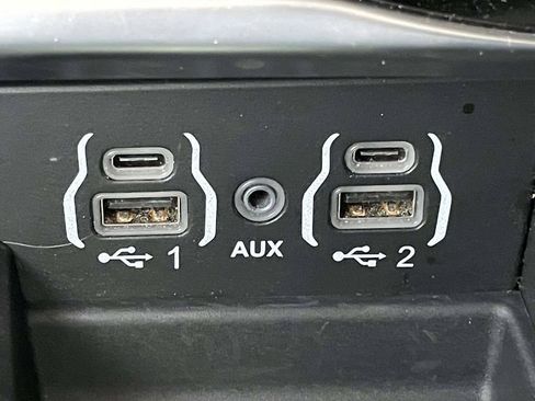 Used 2022 Chrysler Pacifica Limited FWD image 23