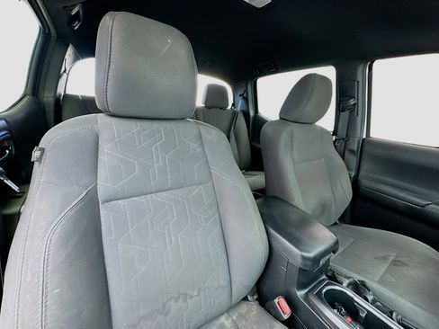 Used 2019 Toyota Tacoma TRD Off-Road w/ Technology Package image 18