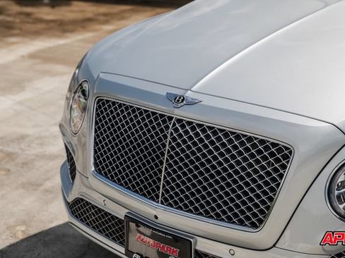 Used 2017 Bentley Bentayga AWD/4WD image 24