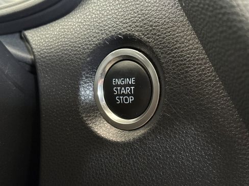 Used 2025 Toyota Corolla SE w/ Convenience Package image 22