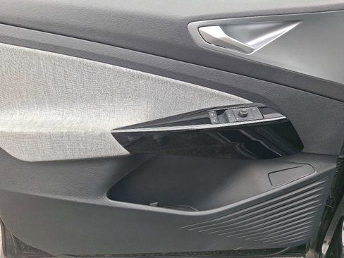 Used 2023 Volkswagen ID.4 Pro image 12