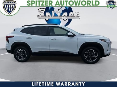 New 2026 Chevrolet Trax LT w/ LT Convenience Package FWD image 9