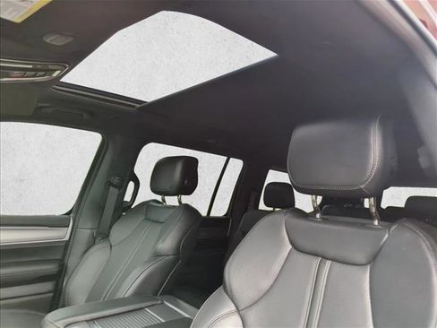 Used 2025 Jeep Wagoneer Series II w/ Premium Group I AWD/4WD image 18