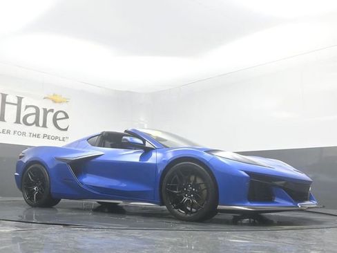 Used 2023 Chevrolet Corvette Z06 RWD image 2