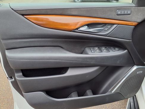 Used 2018 Cadillac Escalade Luxury image 17