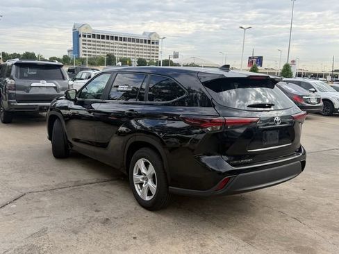 Used 2024 Toyota Highlander LE image 8