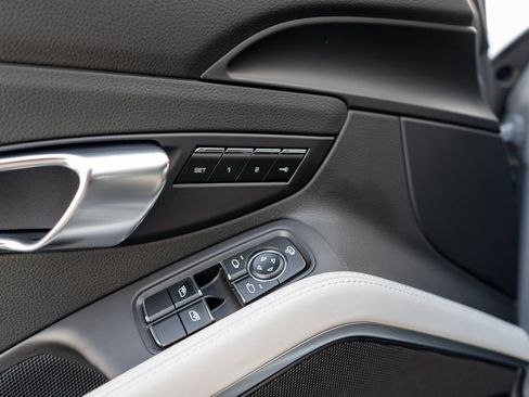 Used 2024 Porsche 718 Cayman RWD image 11