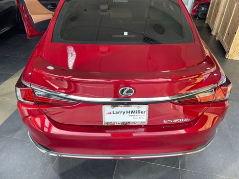 Used 2024 Lexus ES 300h w/ Premium Package image 24