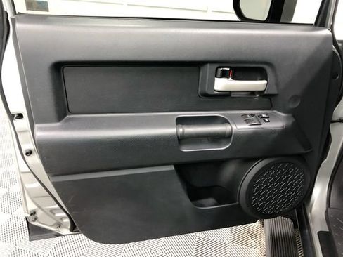 Used 2010 Toyota FJ Cruiser 4WD image 11