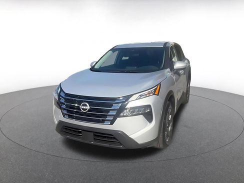 Used 2025 Nissan Rogue SV image 6