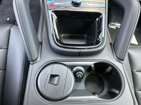 Used 2025 Porsche Cayenne image 22
