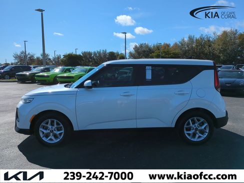 Certified 2022 Kia Soul LX w/ Technology Package image 8