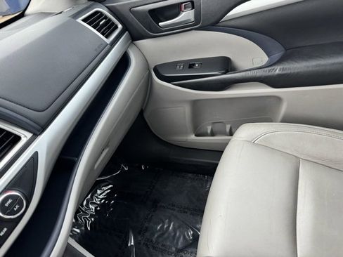 Used 2017 Toyota Highlander XLE image 23