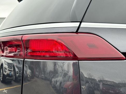 Used 2023 Kia Carnival LX image 33