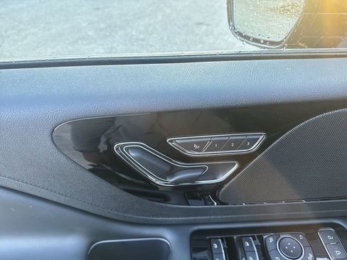 New 2026 Lincoln Aviator AWD image 12