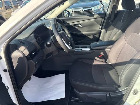 Used 2024 Nissan Sentra SV FWD image 8