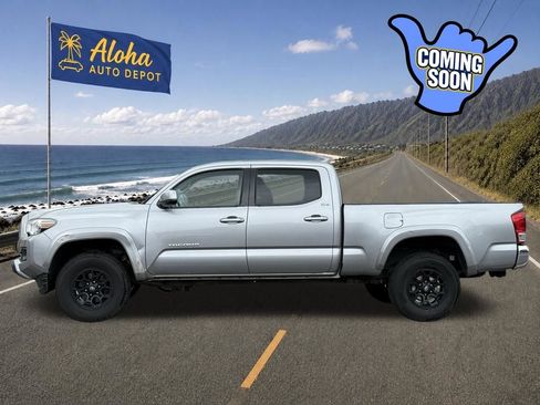 Used 2021 Toyota Tacoma SR5 AWD/4WD image 2