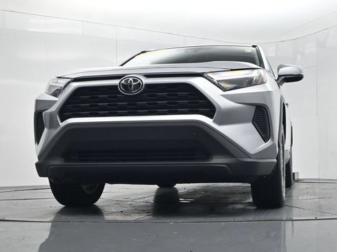 Used 2025 Toyota RAV4 XLE AWD/4WD image 39